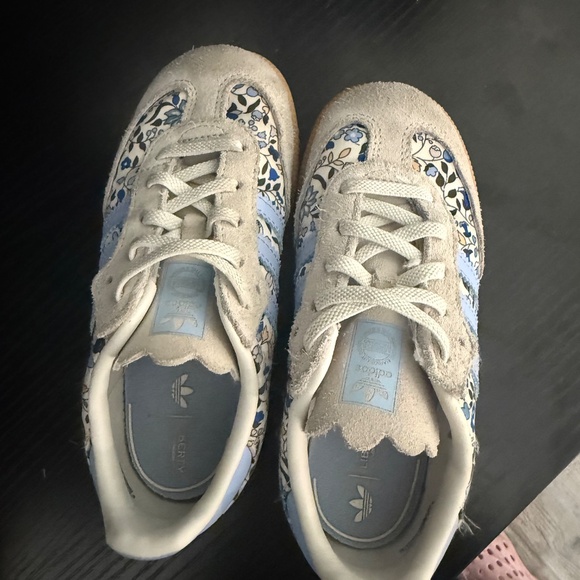Girls Adidas sneakers - Picture 2 of 4